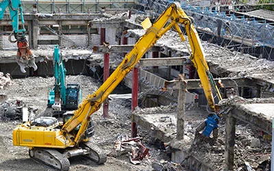 解体工事着工